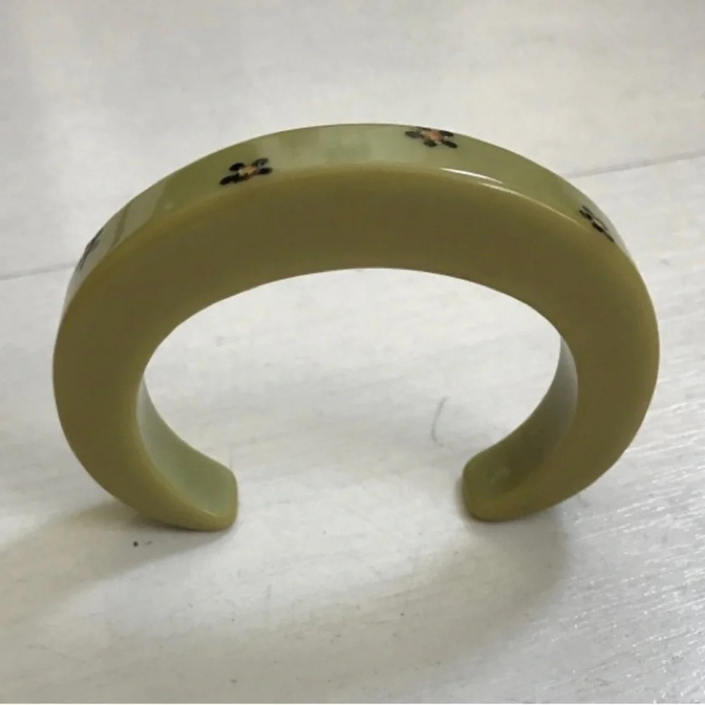 BAKELITE Vintage 1940s Avocado Cuff Bracelet Painted Flowers Simichrome TESTED
